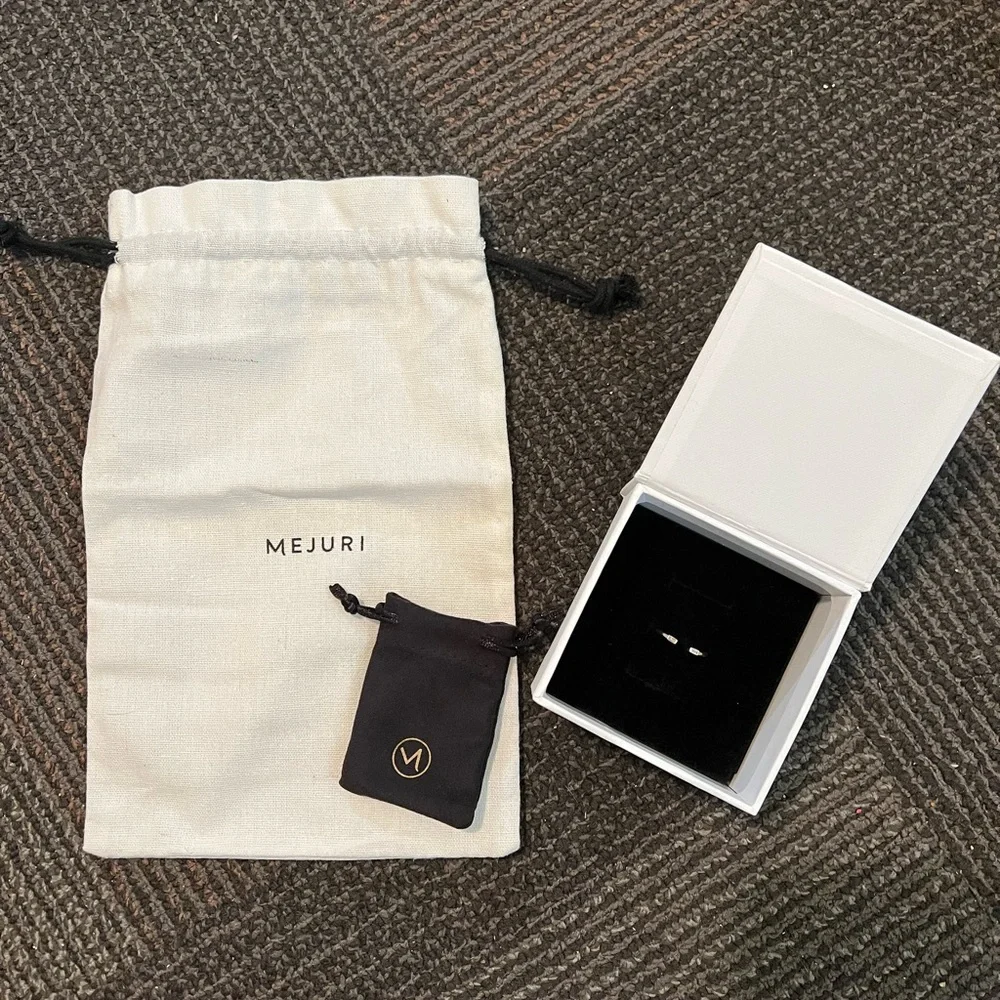 Mejuri 14K gold, Baguette Diamonds Open Ring - Size 7 (adjustable) - Picture 3 of 6